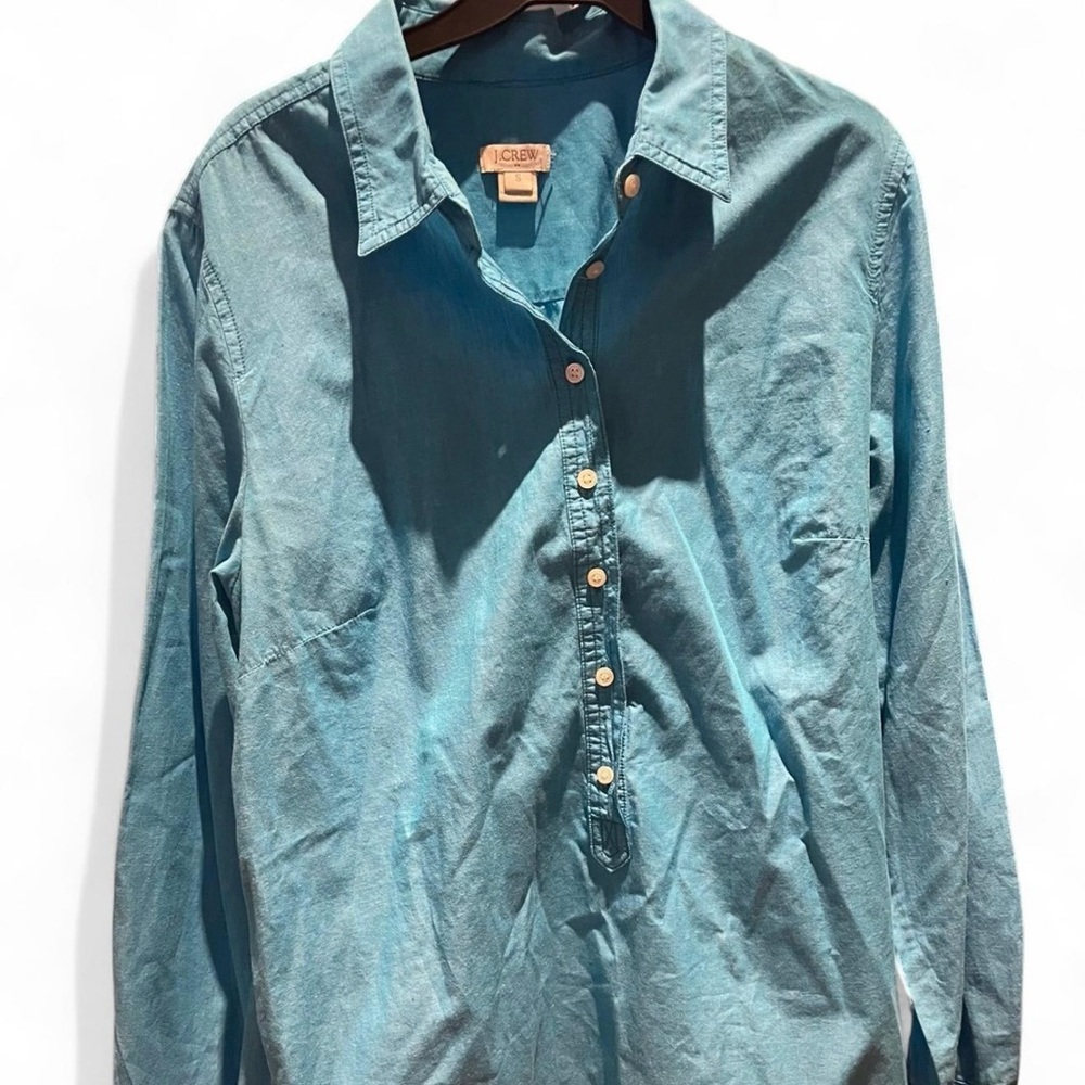 J. Crew Women’s Blue button up Shirt in size S